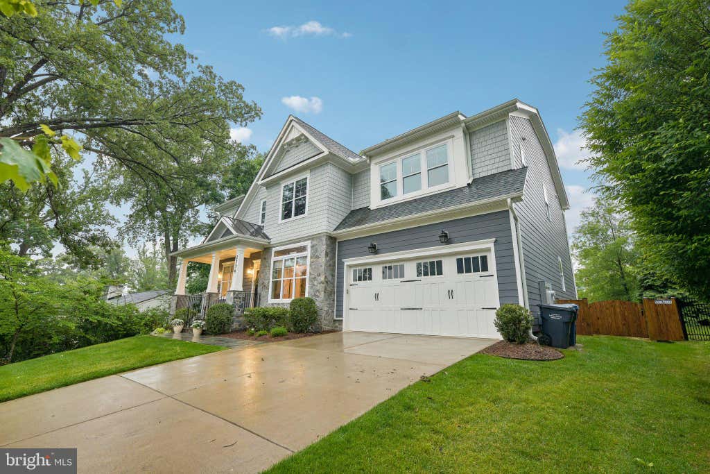 Photo of 2336 N Oak Street, FALLS CHURCH, VA 22046 (MLS # VAFX2307852)