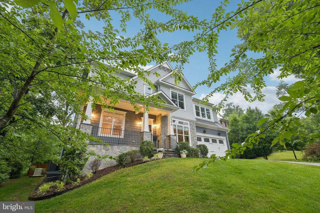Photo of 2336 N Oak Street, FALLS CHURCH, VA 22046 (MLS # VAFX2307852)
