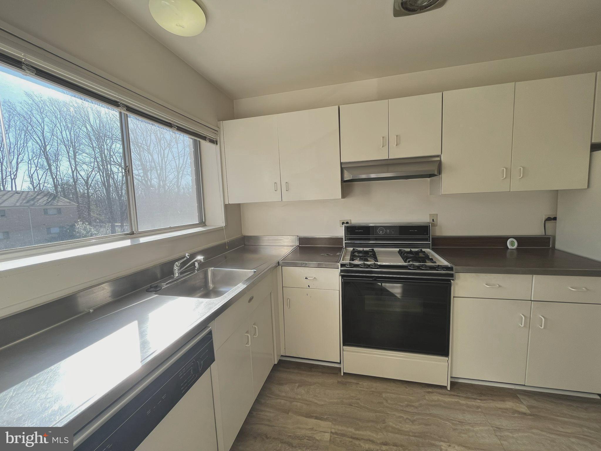 PARKSIDE CONDOMINIUMS - Residential