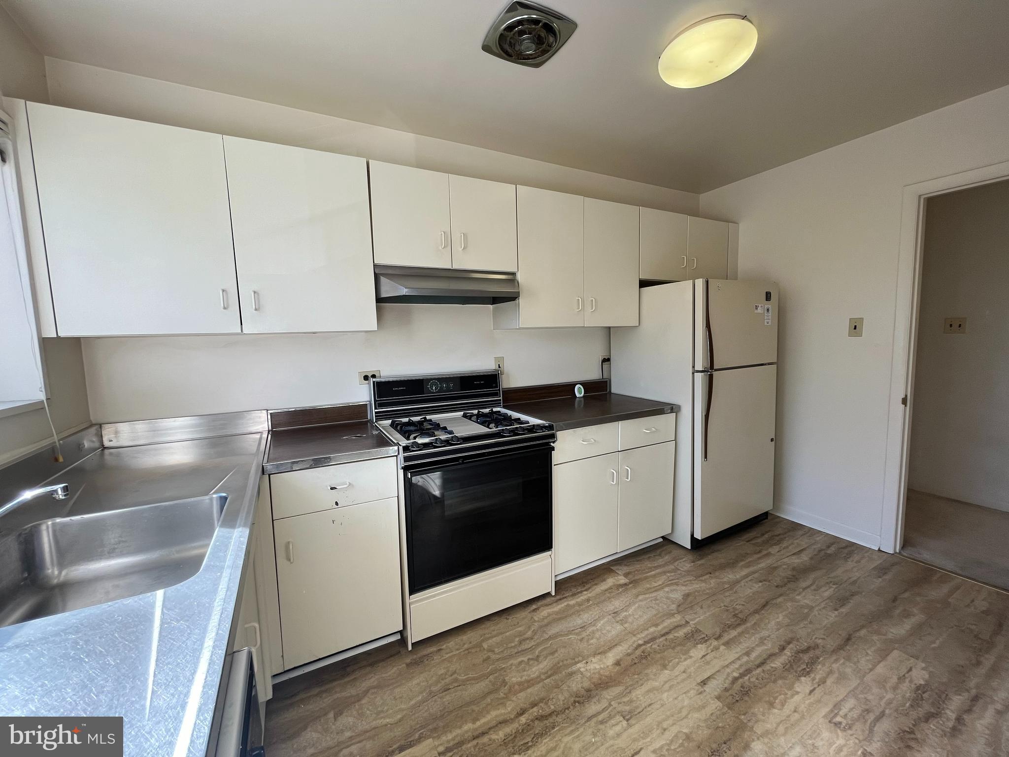 PARKSIDE CONDOMINIUMS - Residential