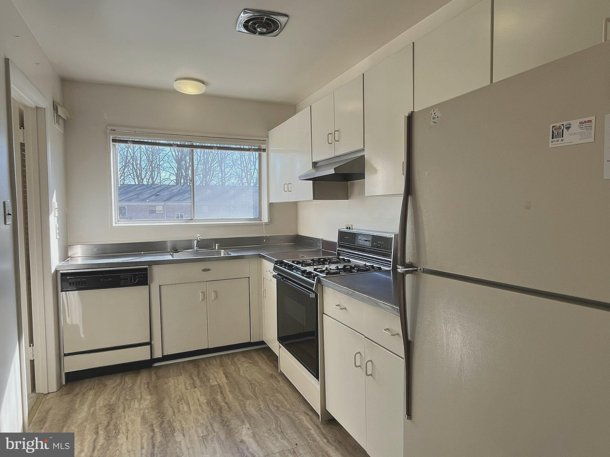 PARKSIDE CONDOMINIUMS - Residential