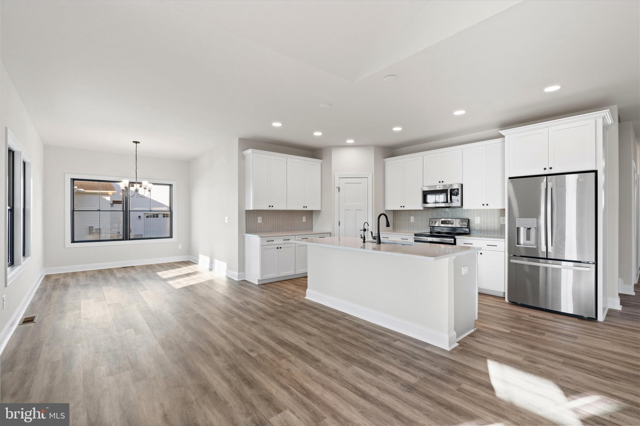 LAKEVIEW ESTATES - Residential