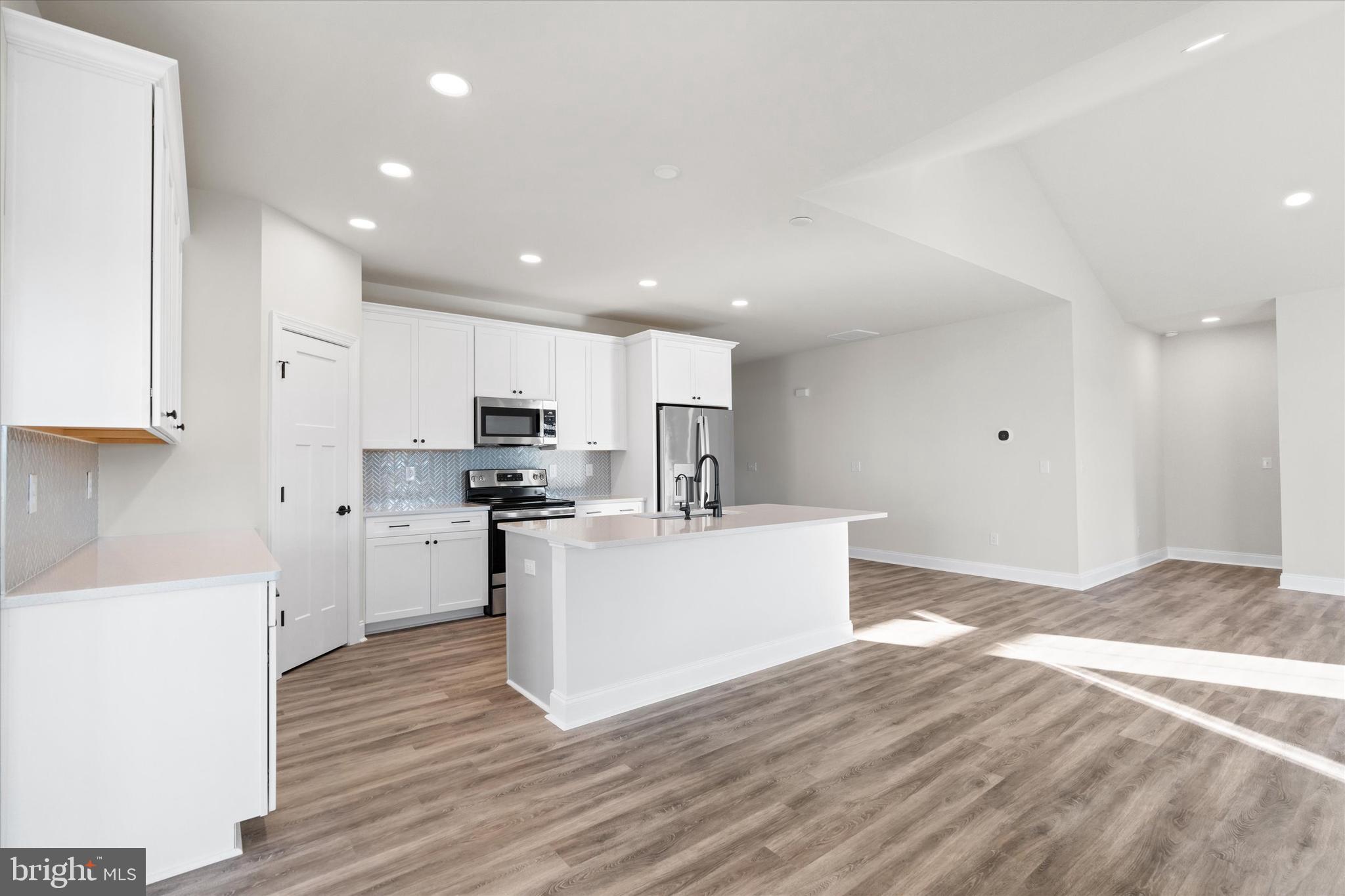 LAKEVIEW ESTATES - Residential