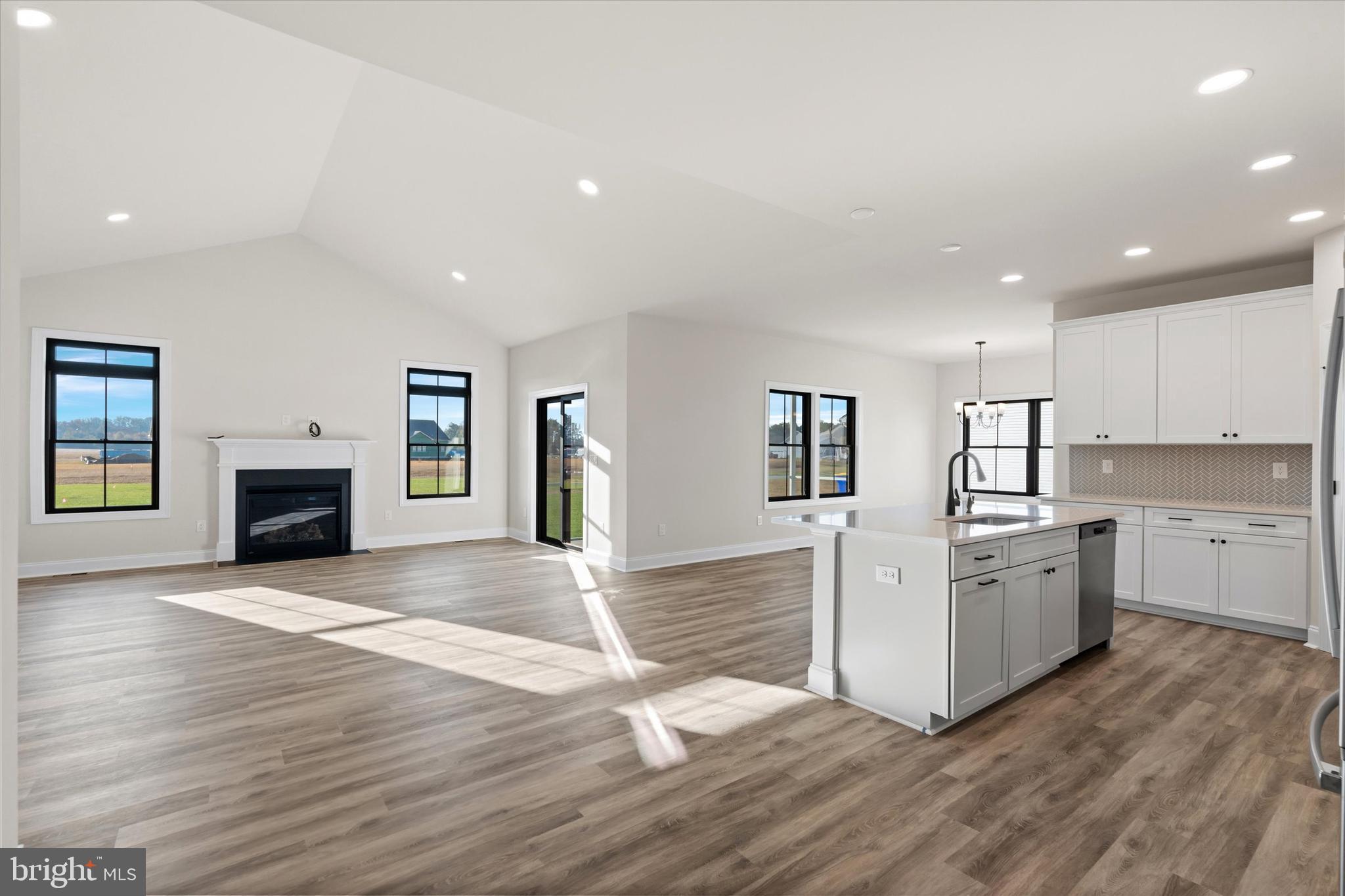 LAKEVIEW ESTATES - Residential