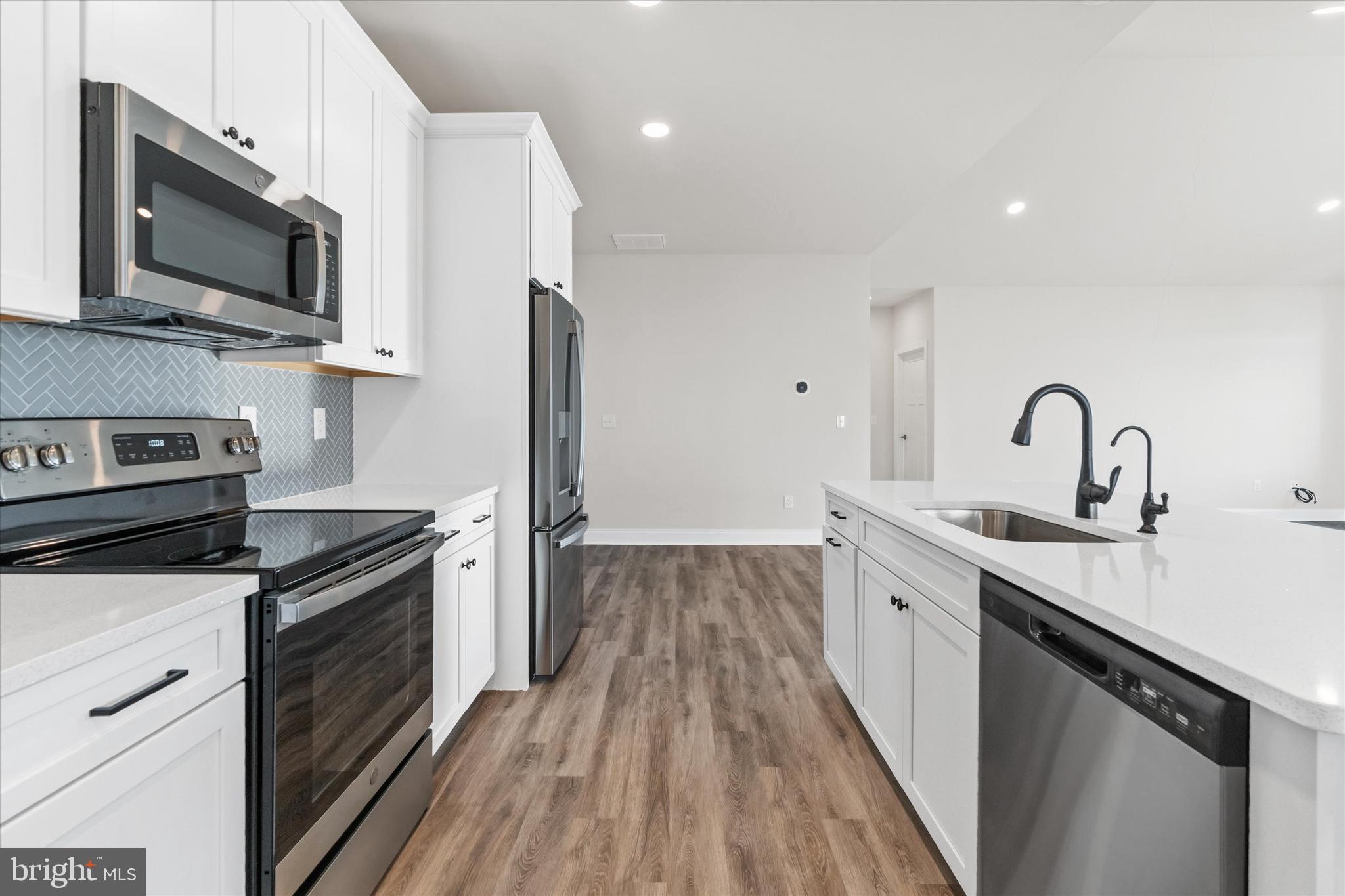 LAKEVIEW ESTATES - Residential