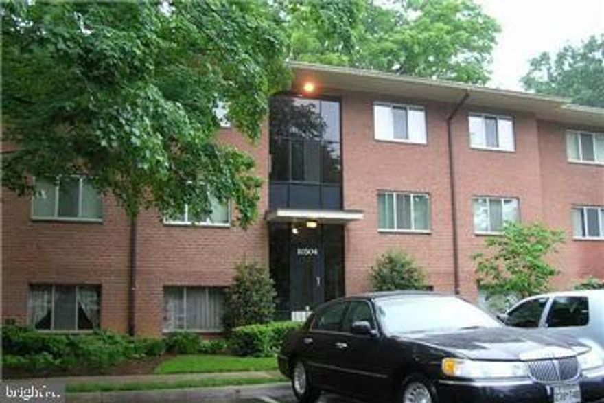 UNBEATABLE LOCATION!!  Rent INCLUDES ALL UTILITIES (electric, gas, water) PLUS BASIC CABLE TV AND STORAGE UNIT; Top floor garden-style condo at Grosvenor Park IV.  Gorgeous wood floors throughout; great closet space; serene wooded view from balcony; walk to Metro, grocery store, etc. and pike to NIH/Navy Medical; parking, pool & tennis membership. 2 assigned parking spaces with permit.