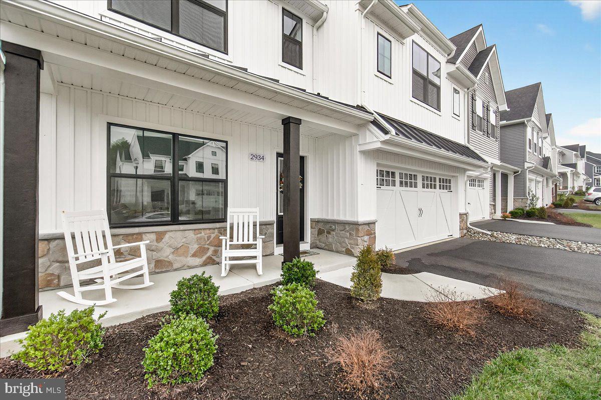 2934 FENCE BUSTER CT