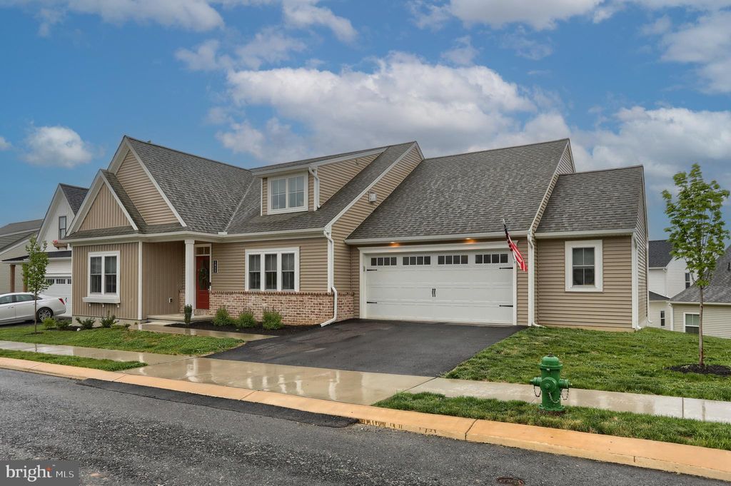 Photo of 1855 EMERALD WAY, MOUNT JOY, PA 17552 (MLS # PALA2033922)