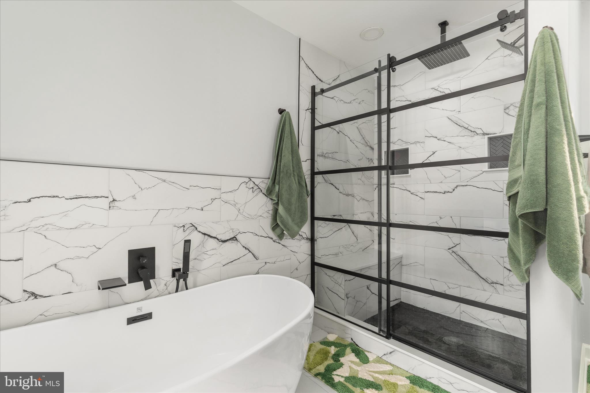 HAPPY CREEK KNOLLS - Residential