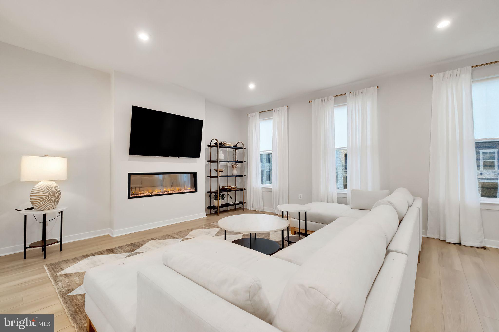 ARCOLA TOWN CENTER - Residential Lease