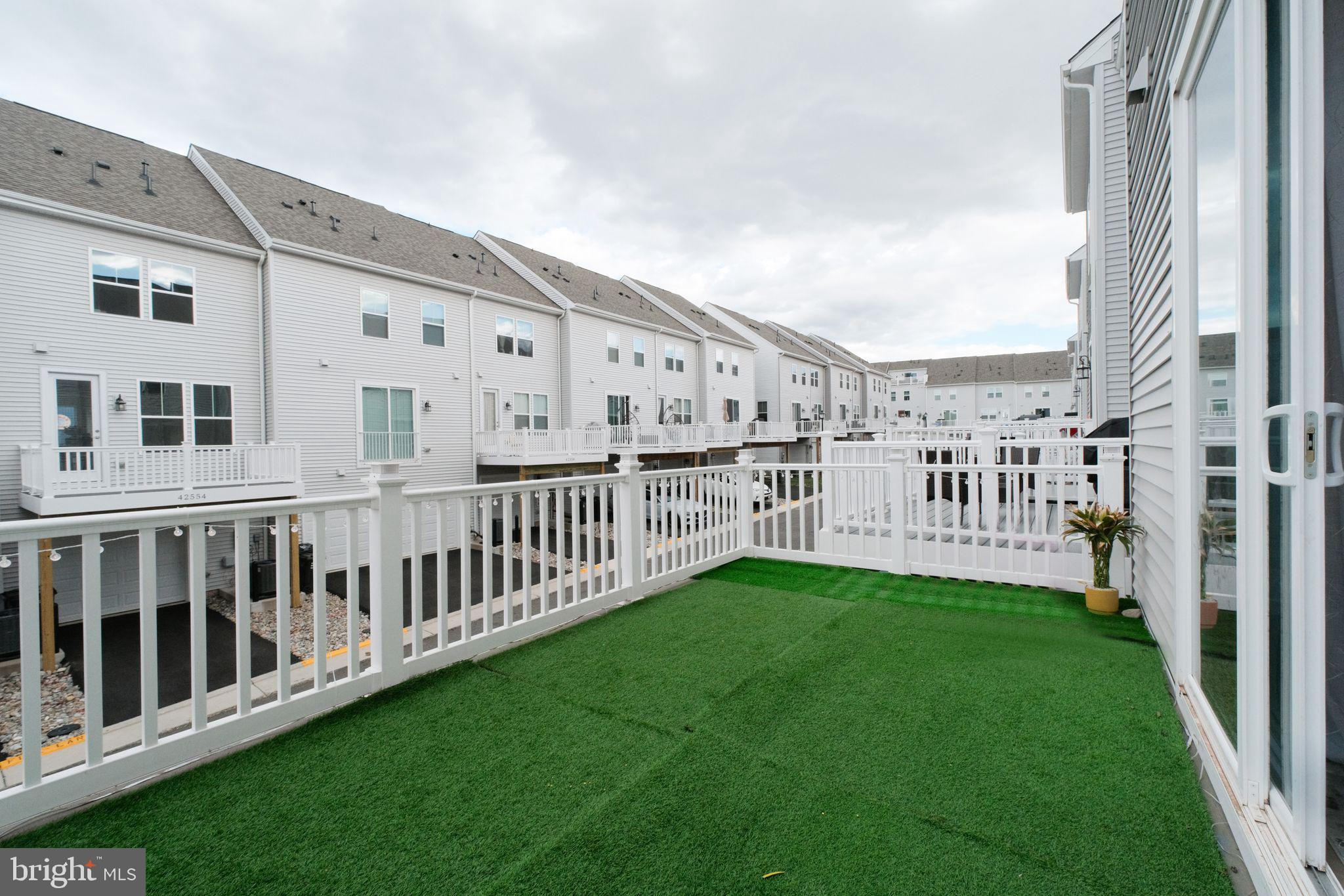 ARCOLA TOWN CENTER - Residential Lease