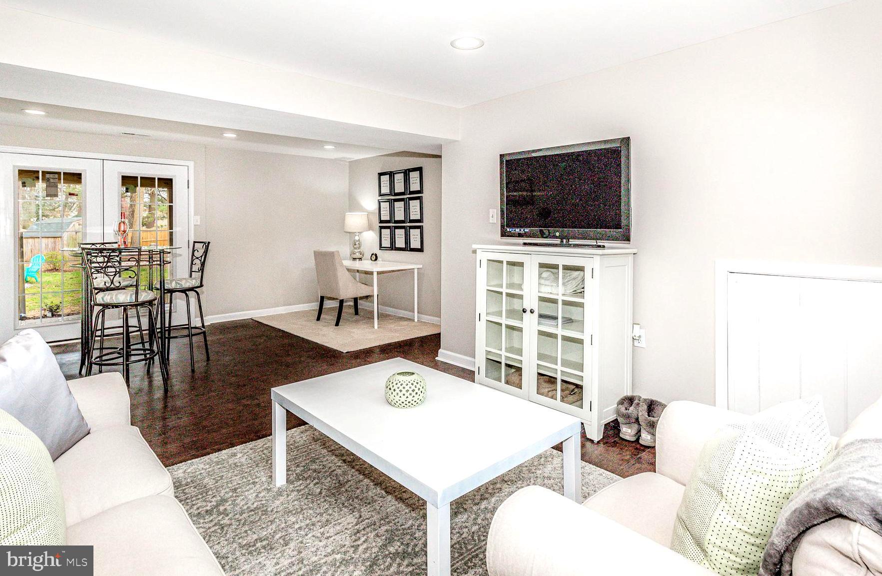 WEST MAGOTHY MANOR - Residential