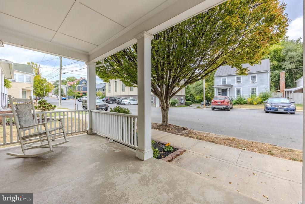 Photo of 10 W Cecil Street, WINCHESTER, VA 22601 (MLS # VAWI2009212)