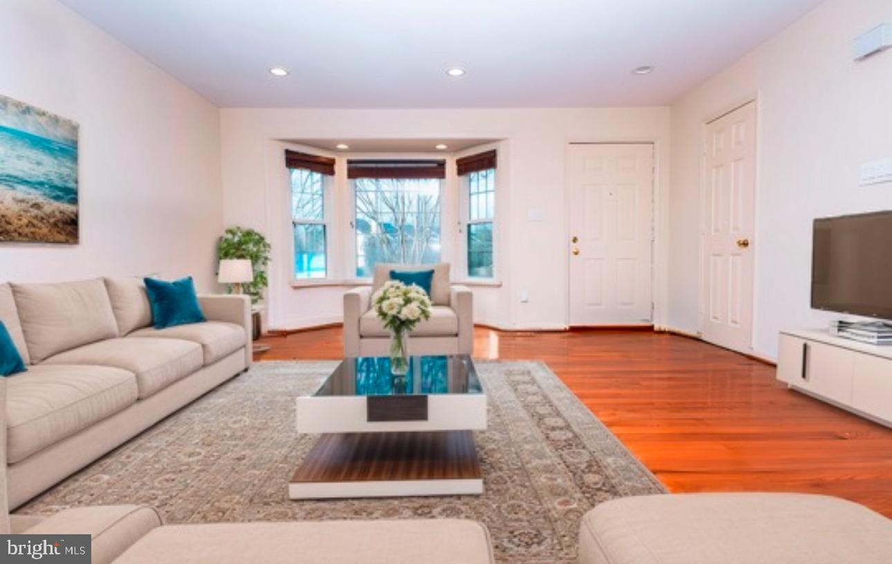 POTOMAC CROSSING - Residential