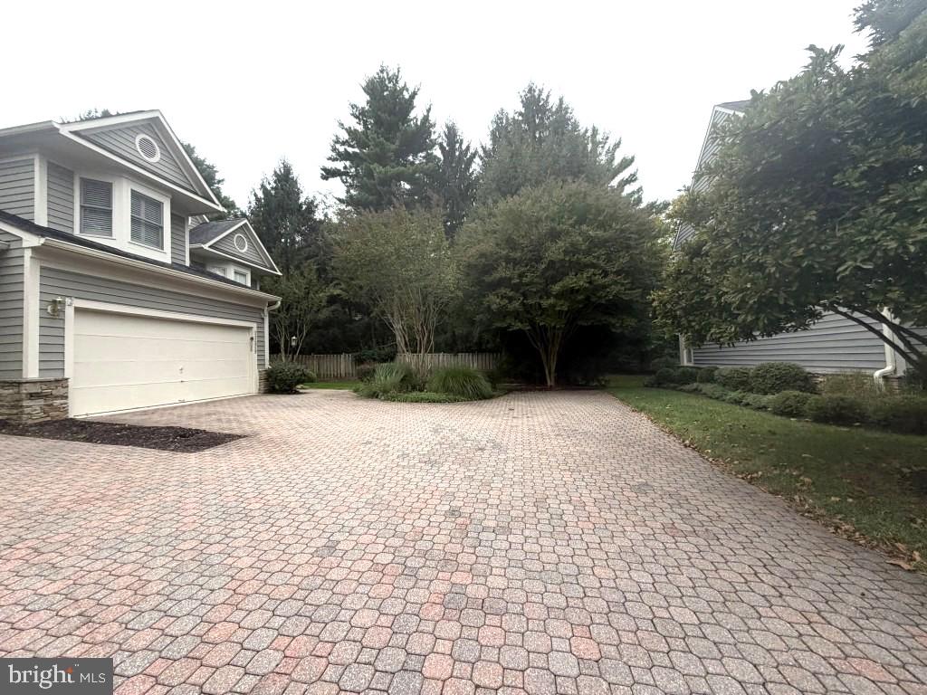 11528 PEBBLECREEK DRIVE