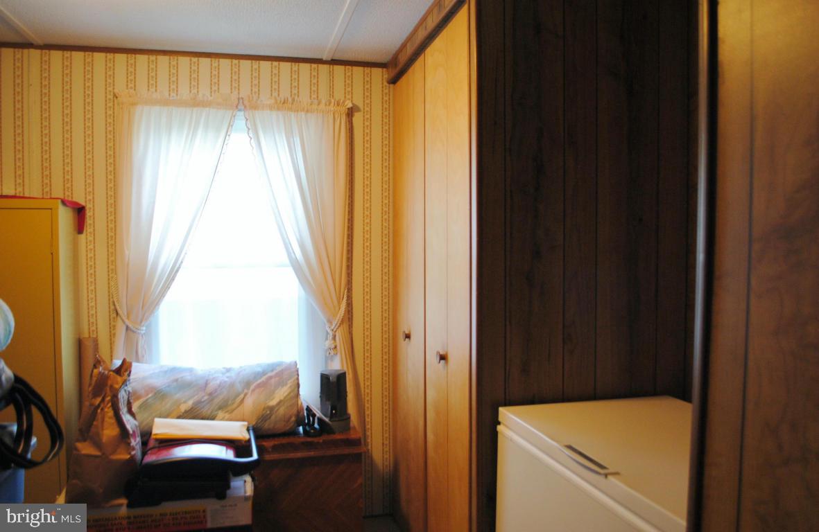 LOG CABIN COURT - Residential