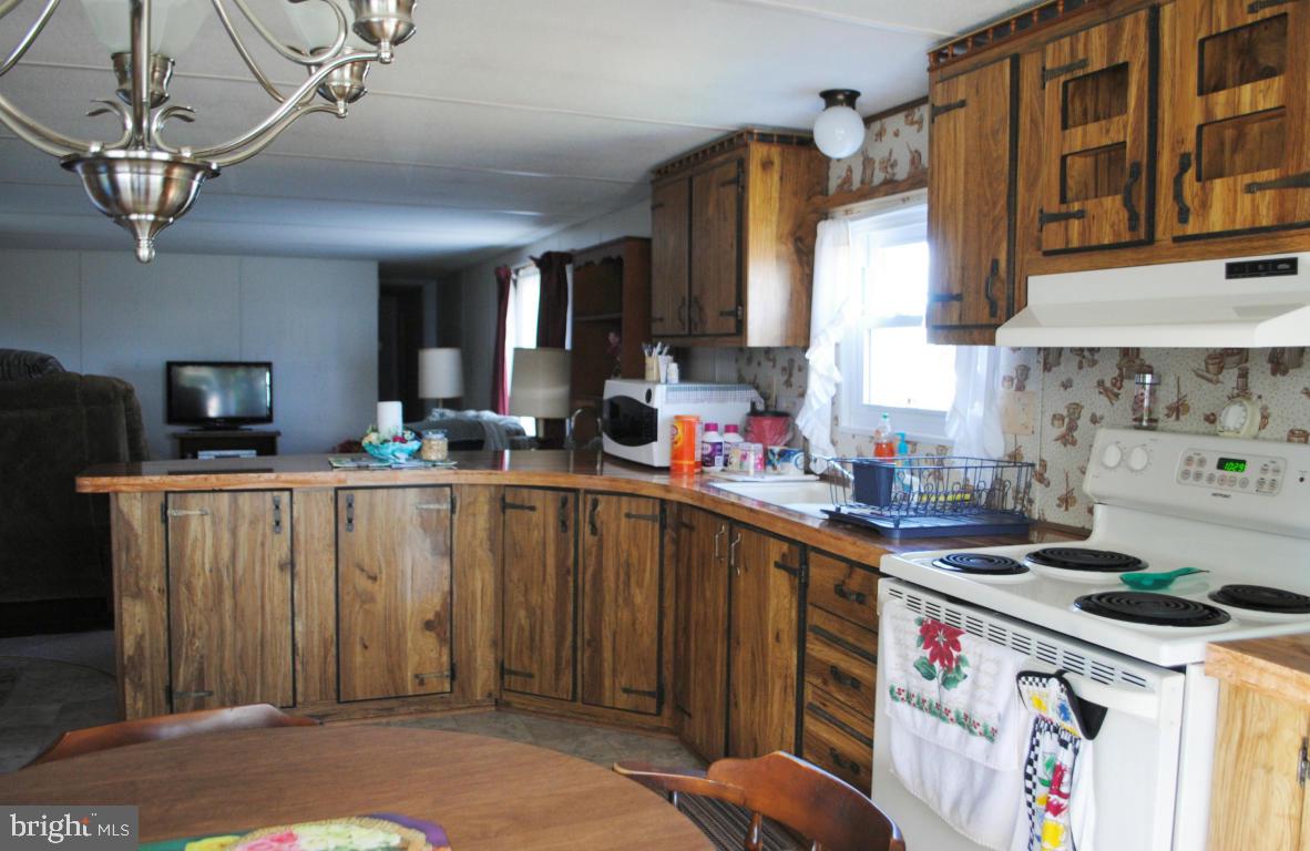 LOG CABIN COURT - Residential