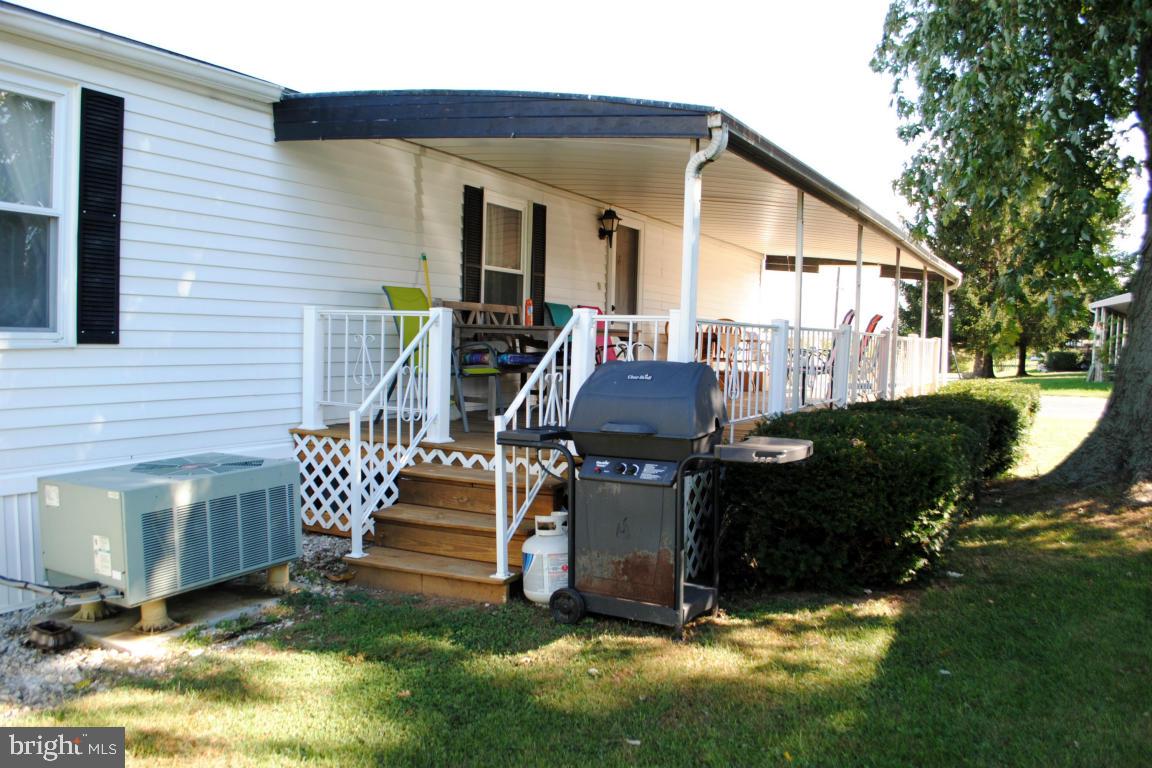 LOG CABIN COURT - Residential