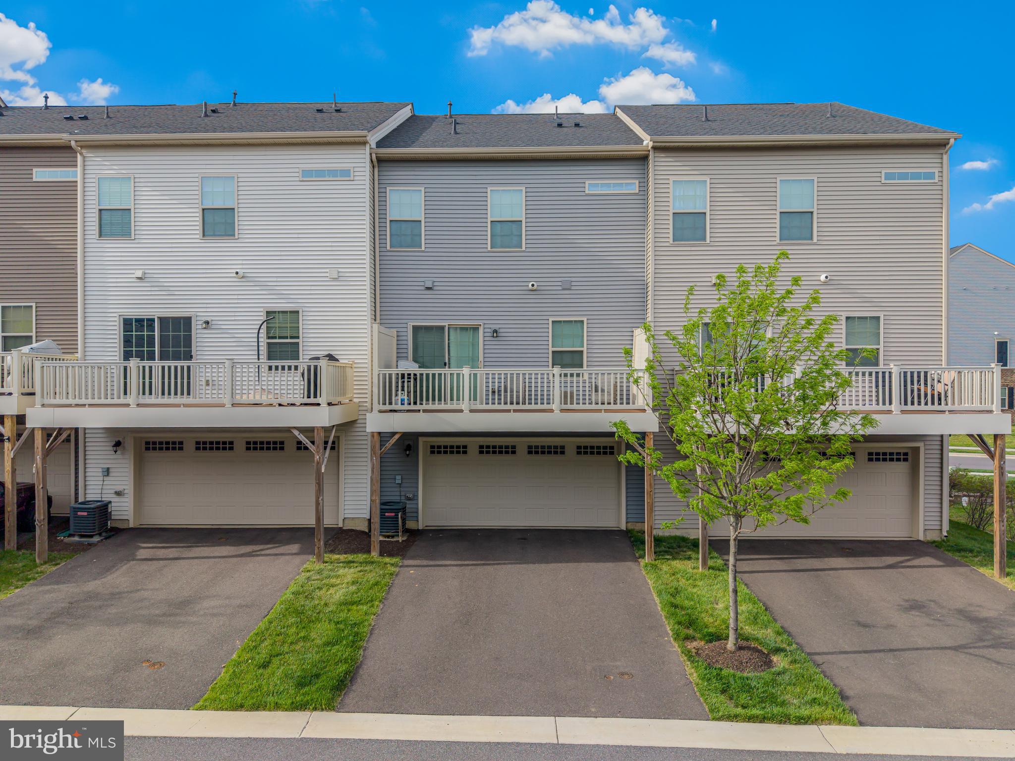 ARMSTRONG VILLAGE - Residential