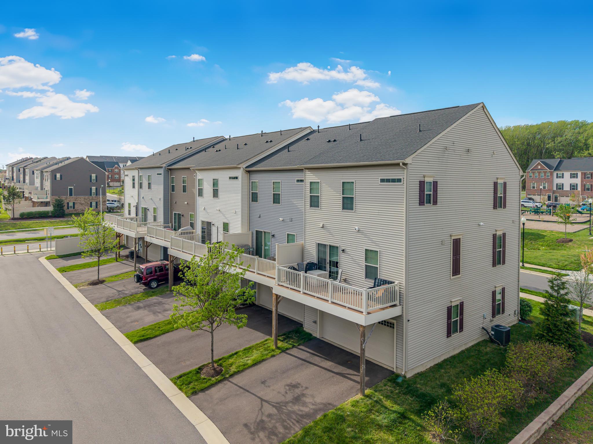 ARMSTRONG VILLAGE - Residential