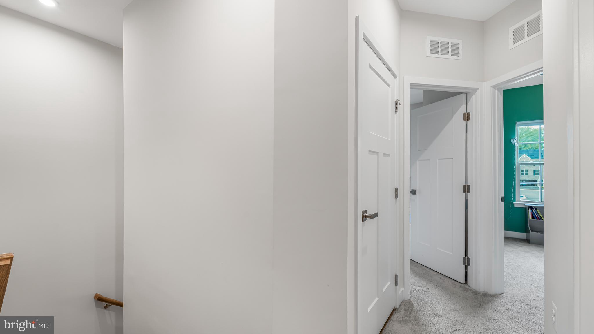 ARMSTRONG VILLAGE - Residential