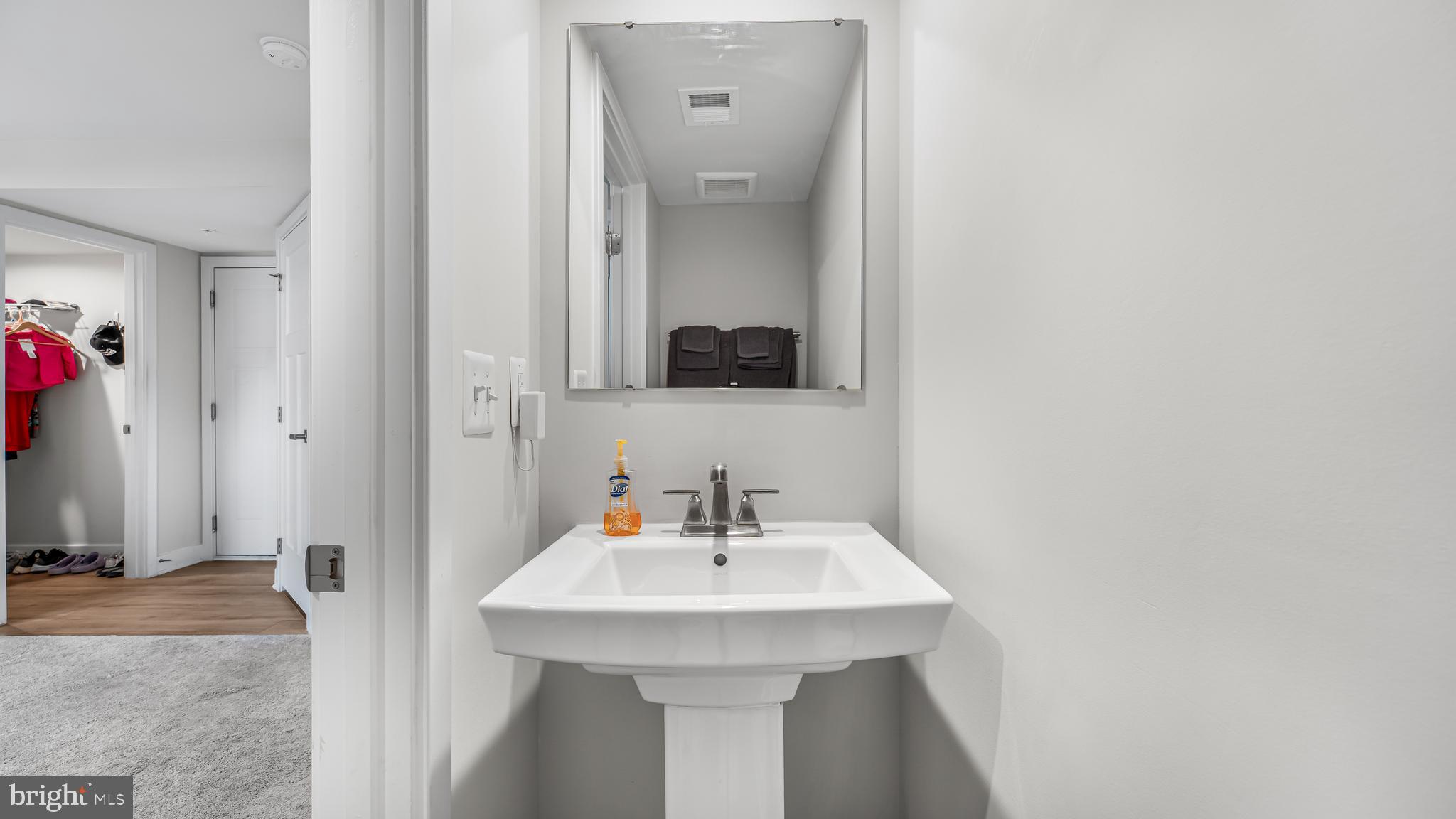 ARMSTRONG VILLAGE - Residential