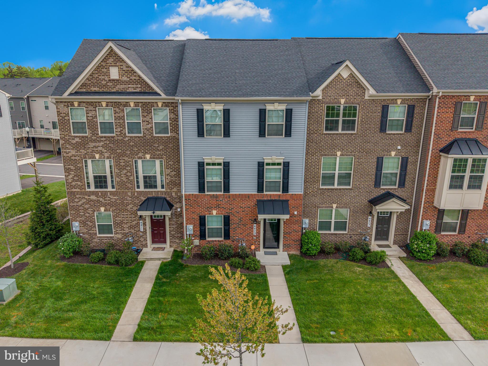 ARMSTRONG VILLAGE - Residential