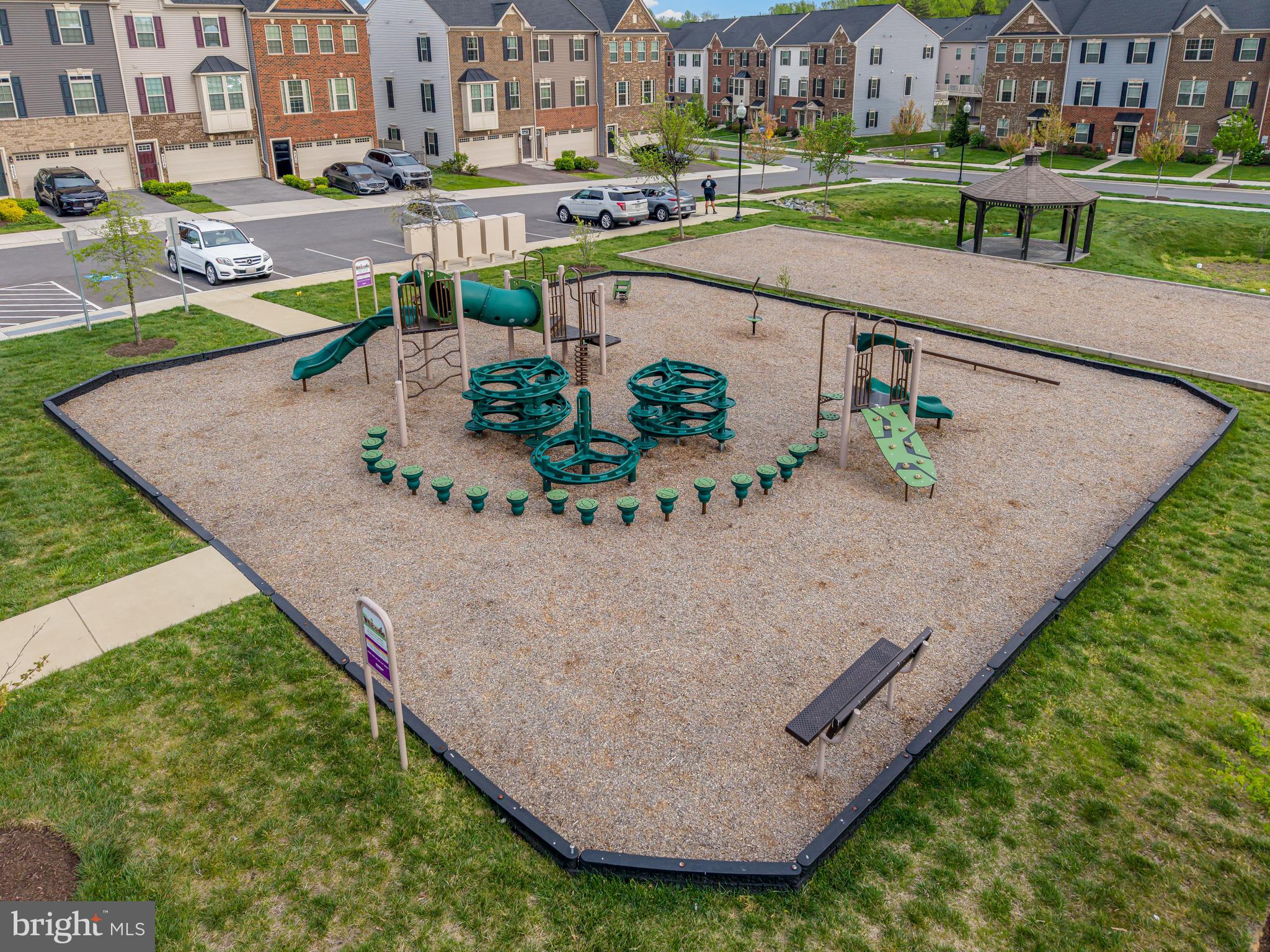 ARMSTRONG VILLAGE - Residential