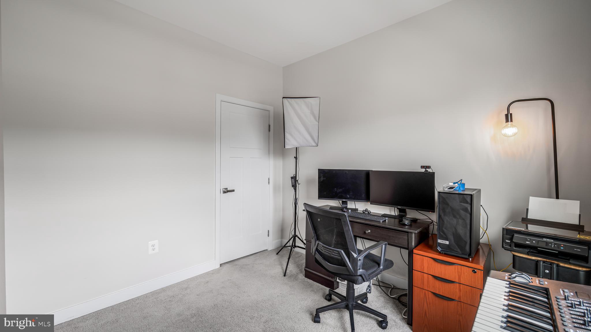 ARMSTRONG VILLAGE - Residential