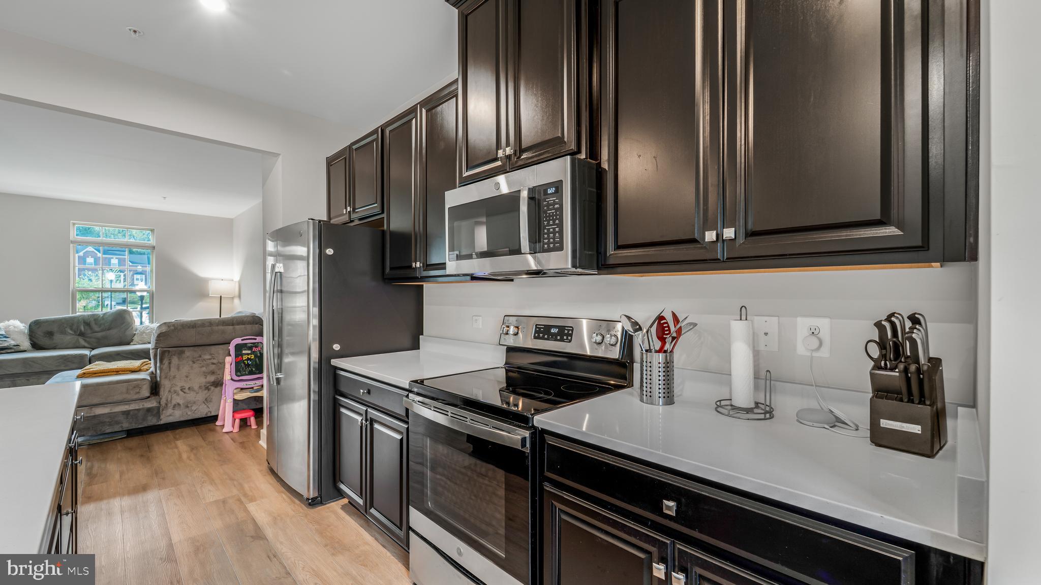 ARMSTRONG VILLAGE - Residential