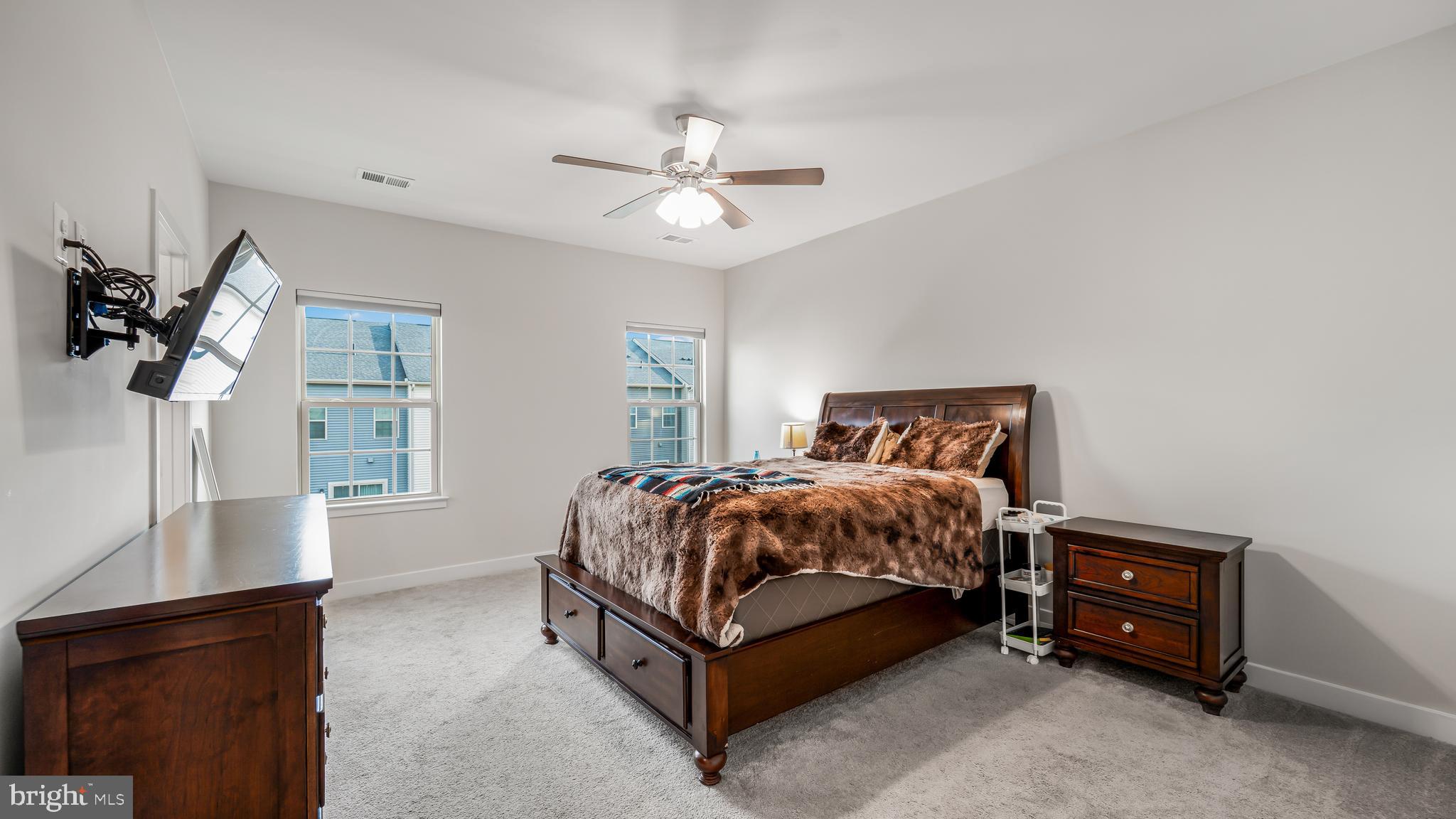 ARMSTRONG VILLAGE - Residential