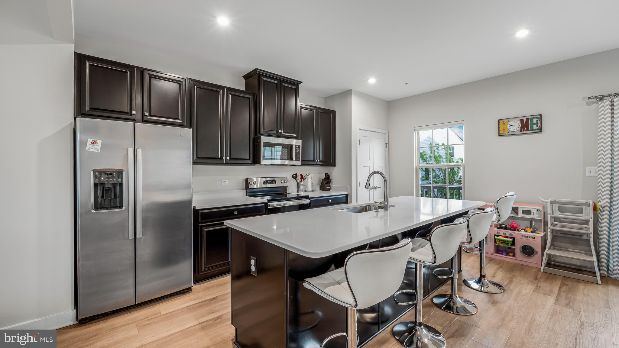 ARMSTRONG VILLAGE - Residential