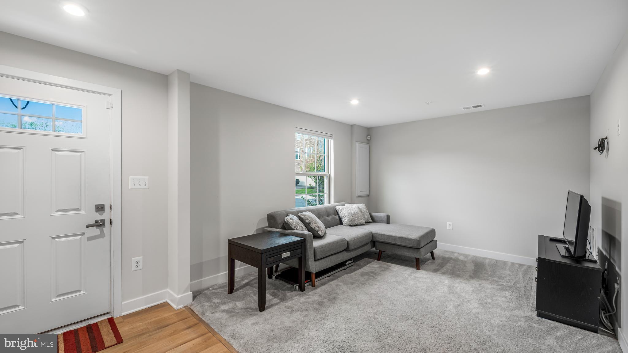 ARMSTRONG VILLAGE - Residential