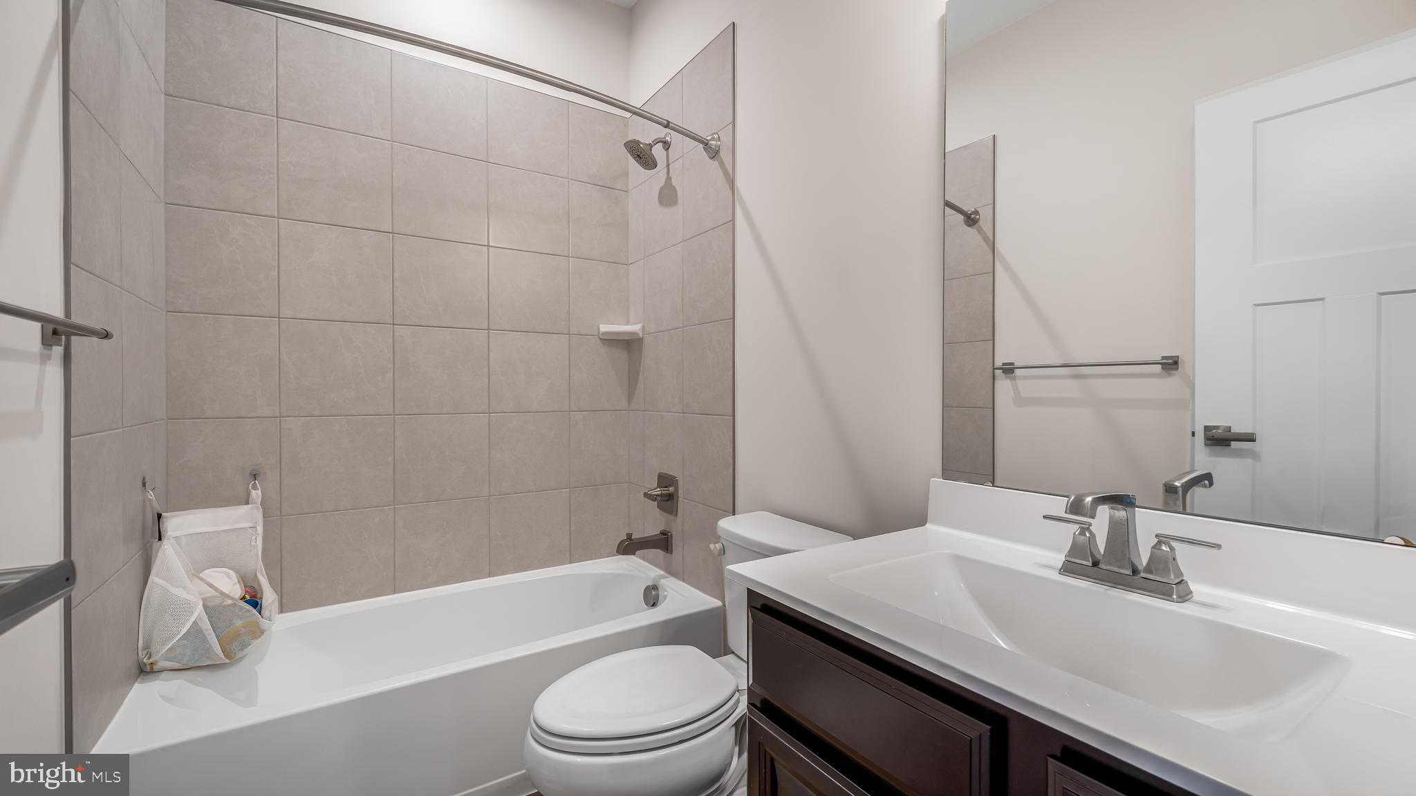 ARMSTRONG VILLAGE - Residential