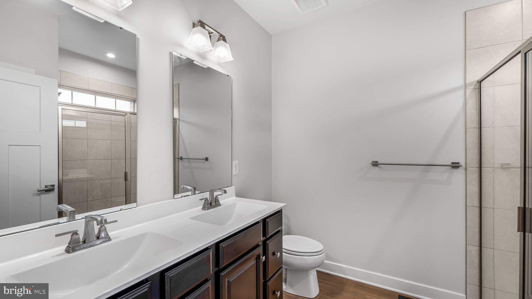 ARMSTRONG VILLAGE - Residential