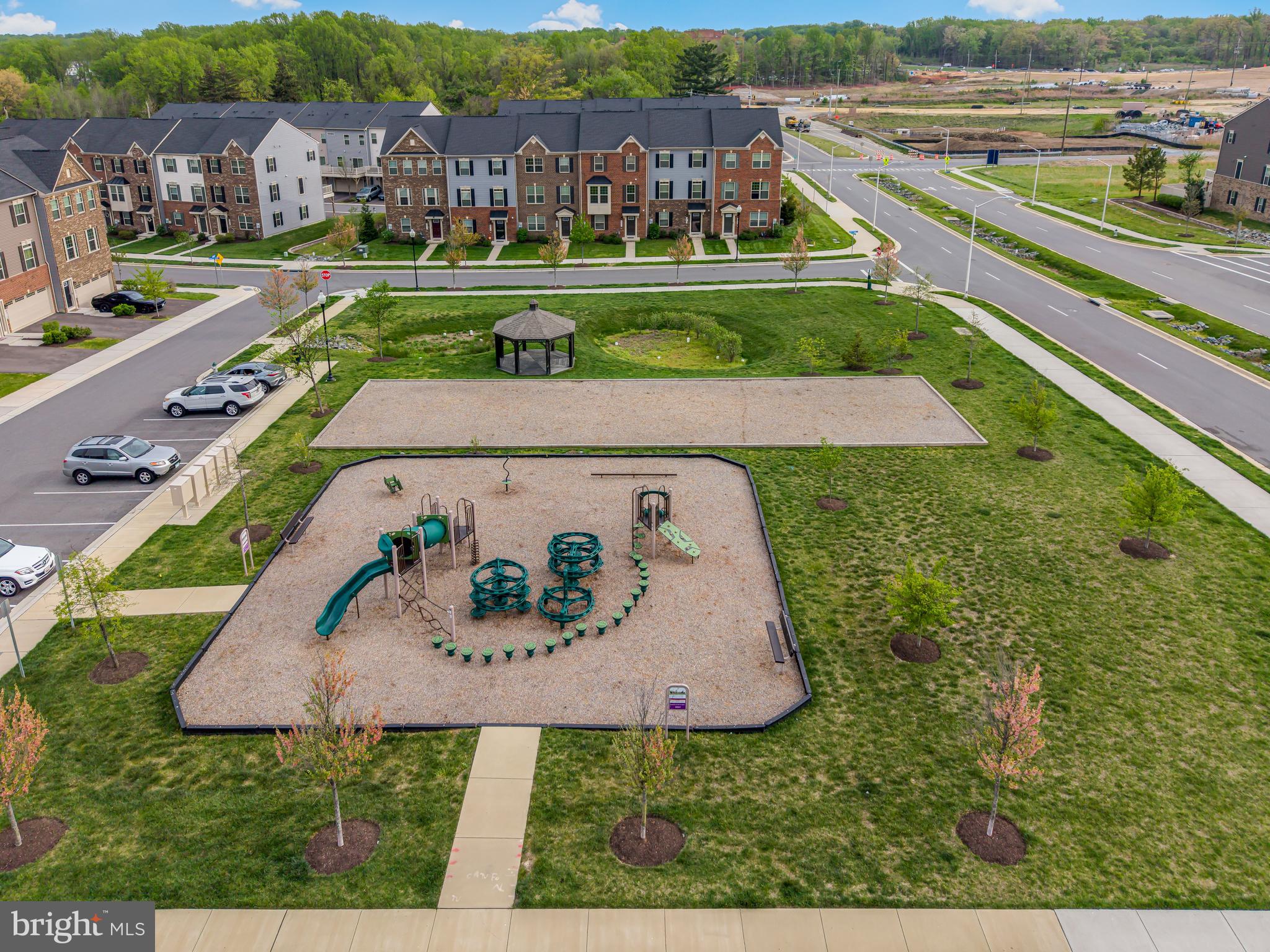 ARMSTRONG VILLAGE - Residential