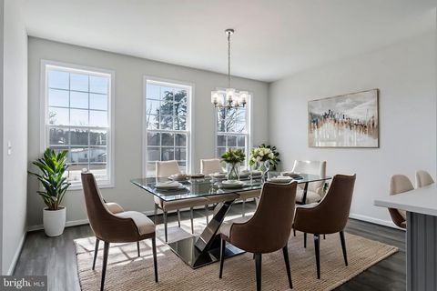 Townhouse For Sale - 3711 Allington Court<br/> FREDERICKSBURG, VA 22408