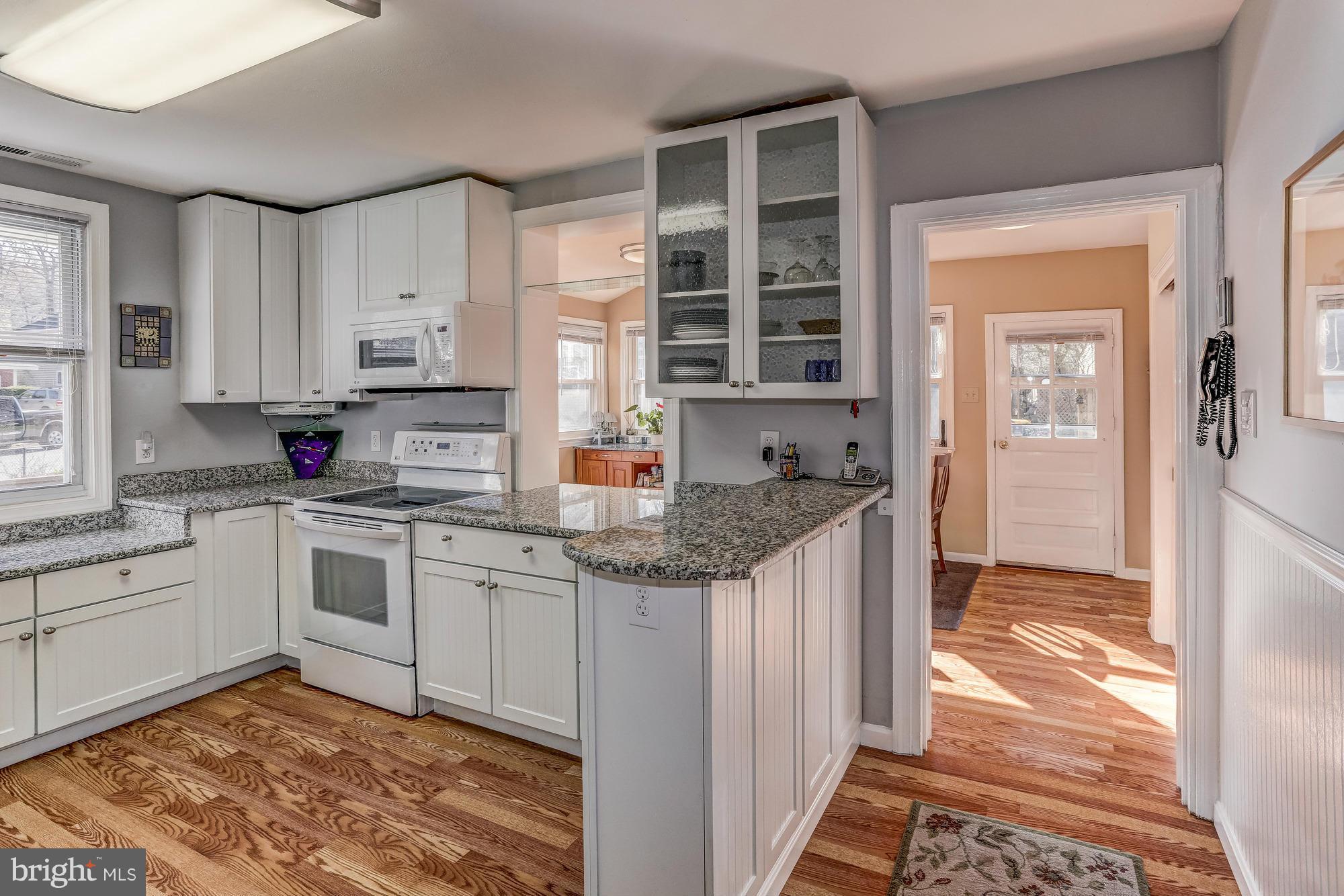 WOODLAND BEACH - Residential Lease