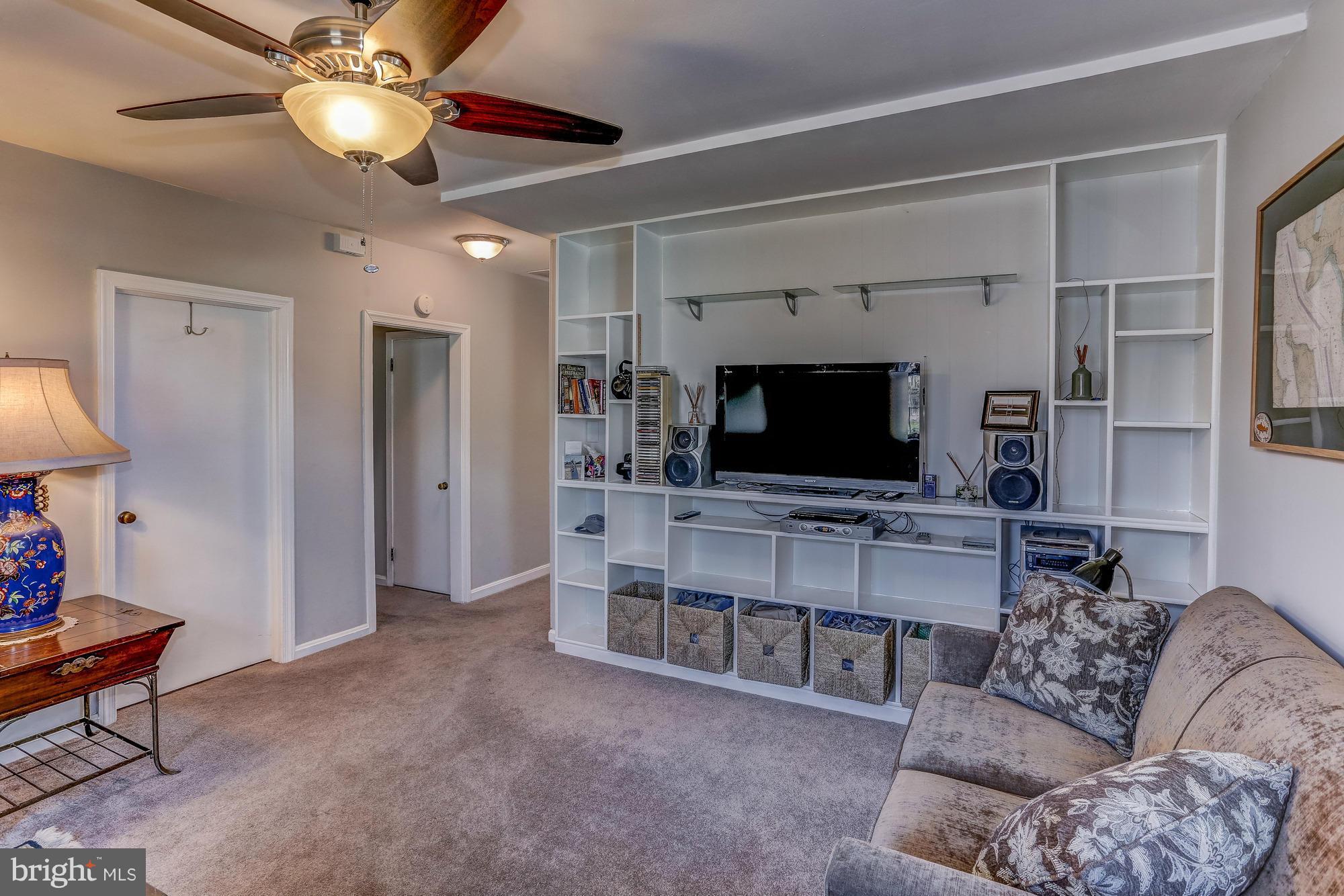 WOODLAND BEACH - Residential Lease