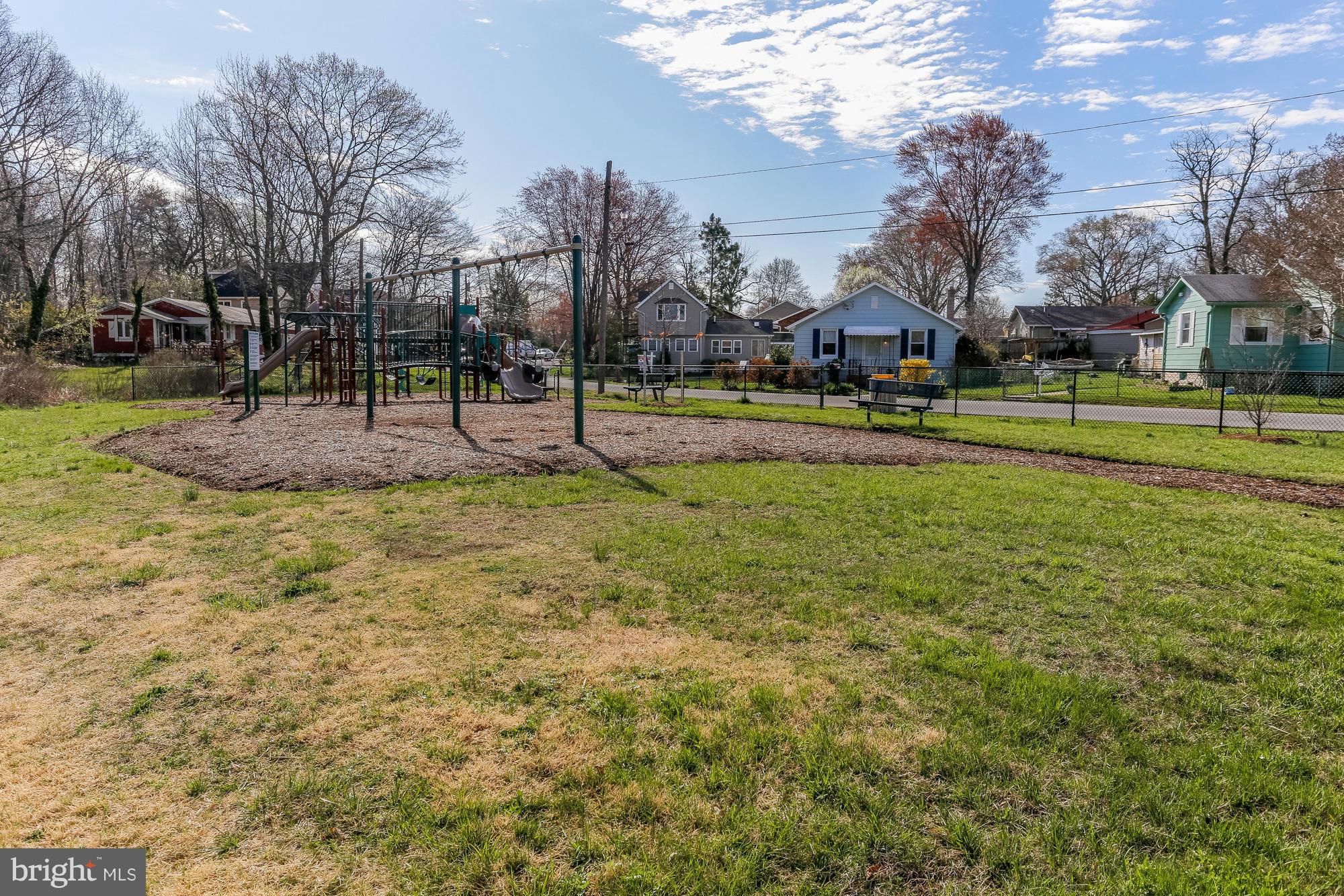 WOODLAND BEACH - Residential Lease