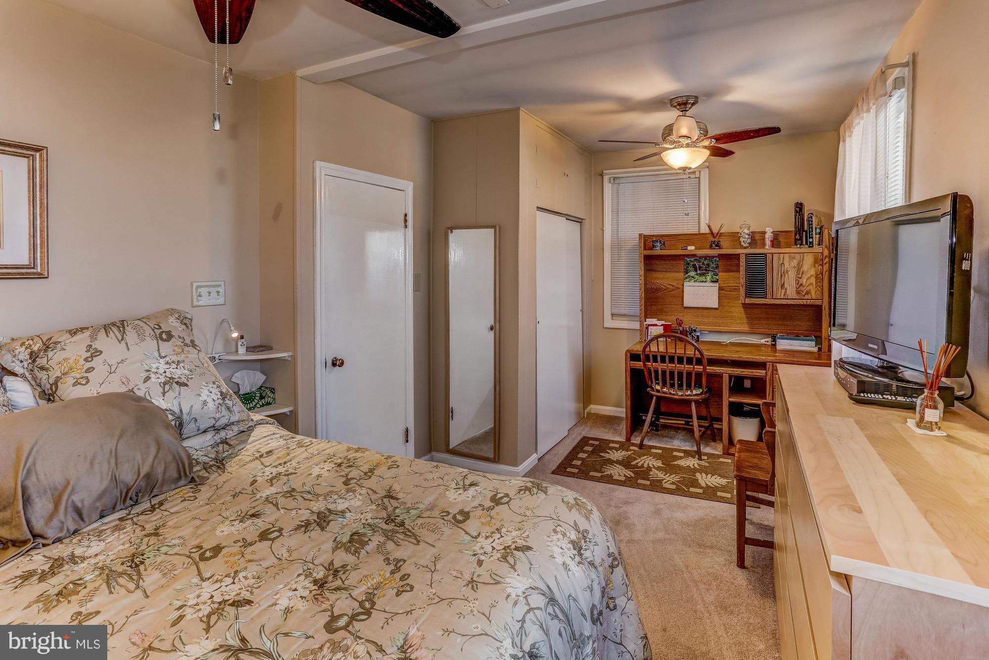 WOODLAND BEACH - Residential Lease