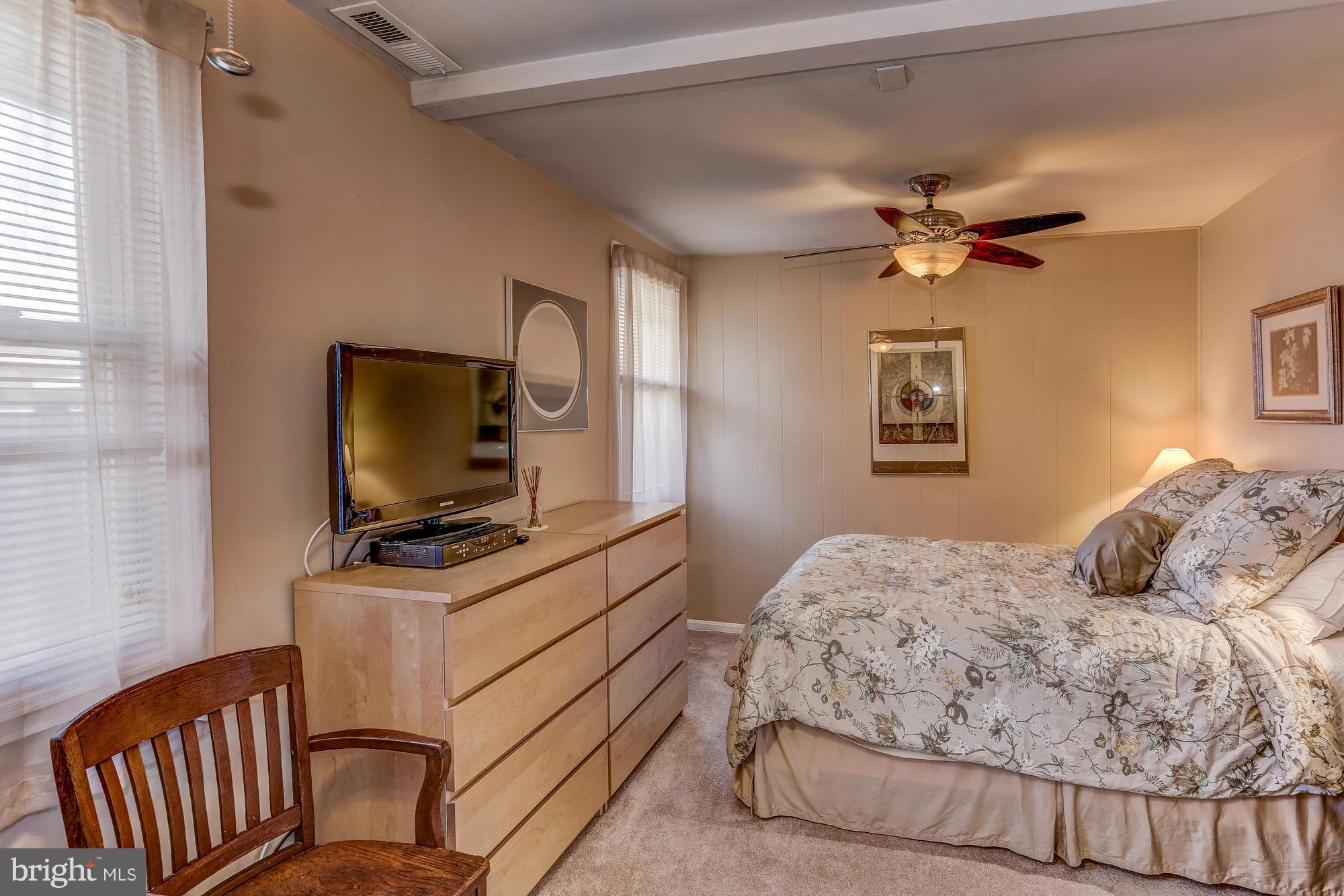 WOODLAND BEACH - Residential Lease