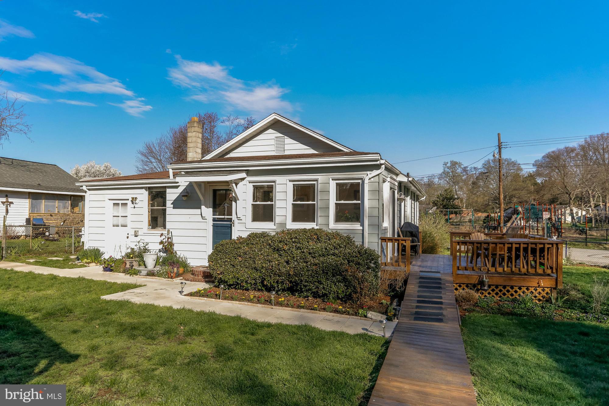 WOODLAND BEACH - Residential Lease