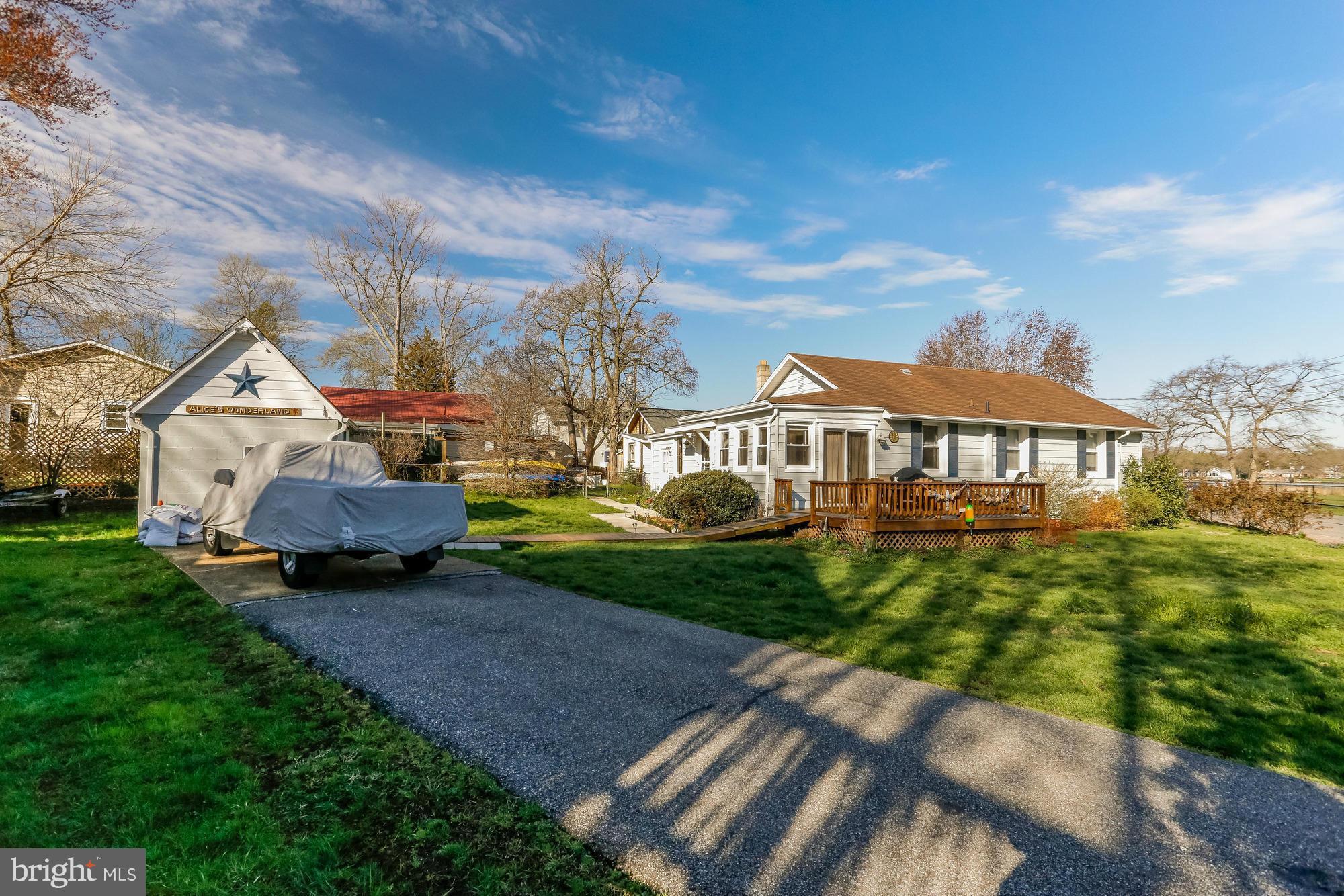 WOODLAND BEACH - Residential Lease