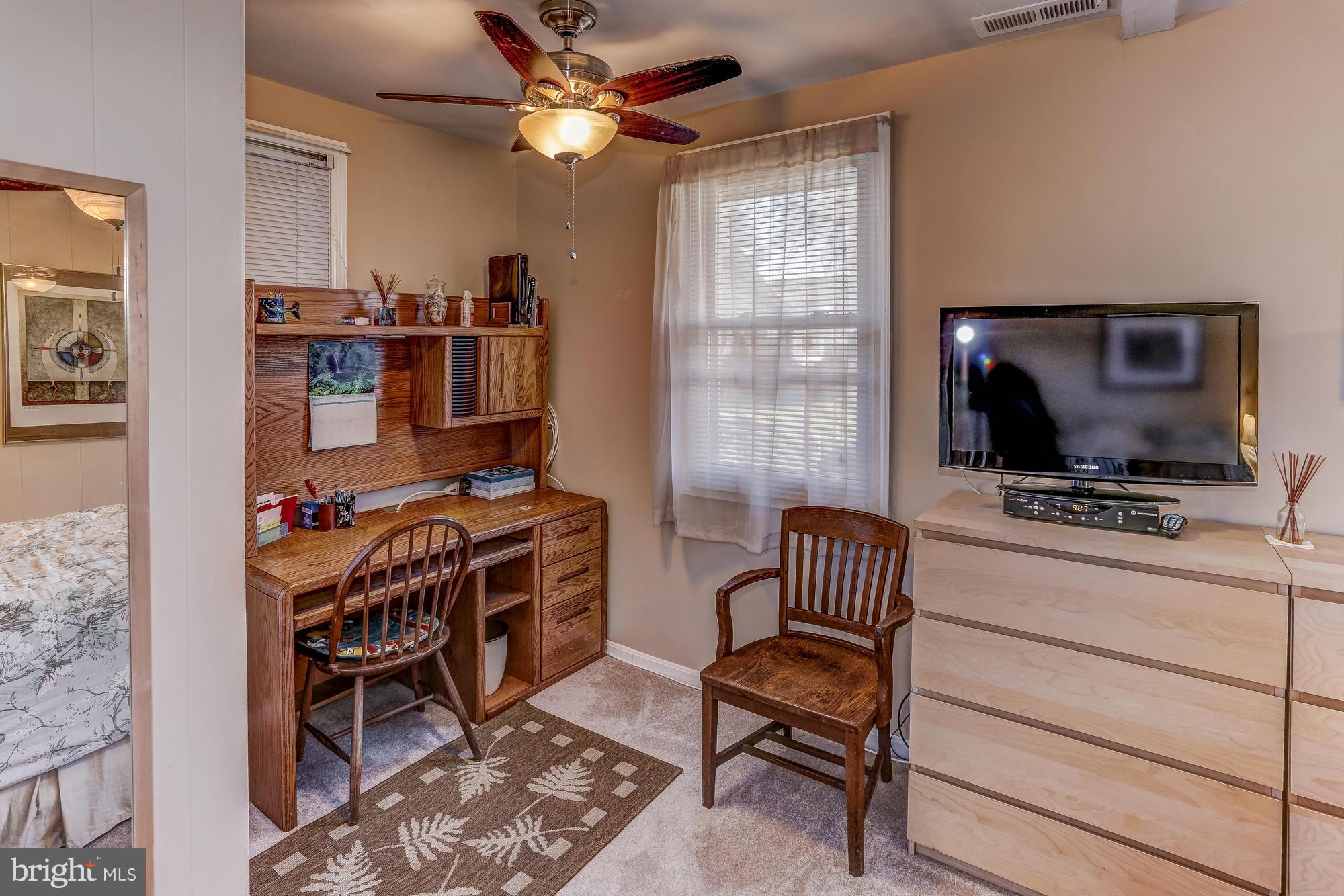 WOODLAND BEACH - Residential Lease