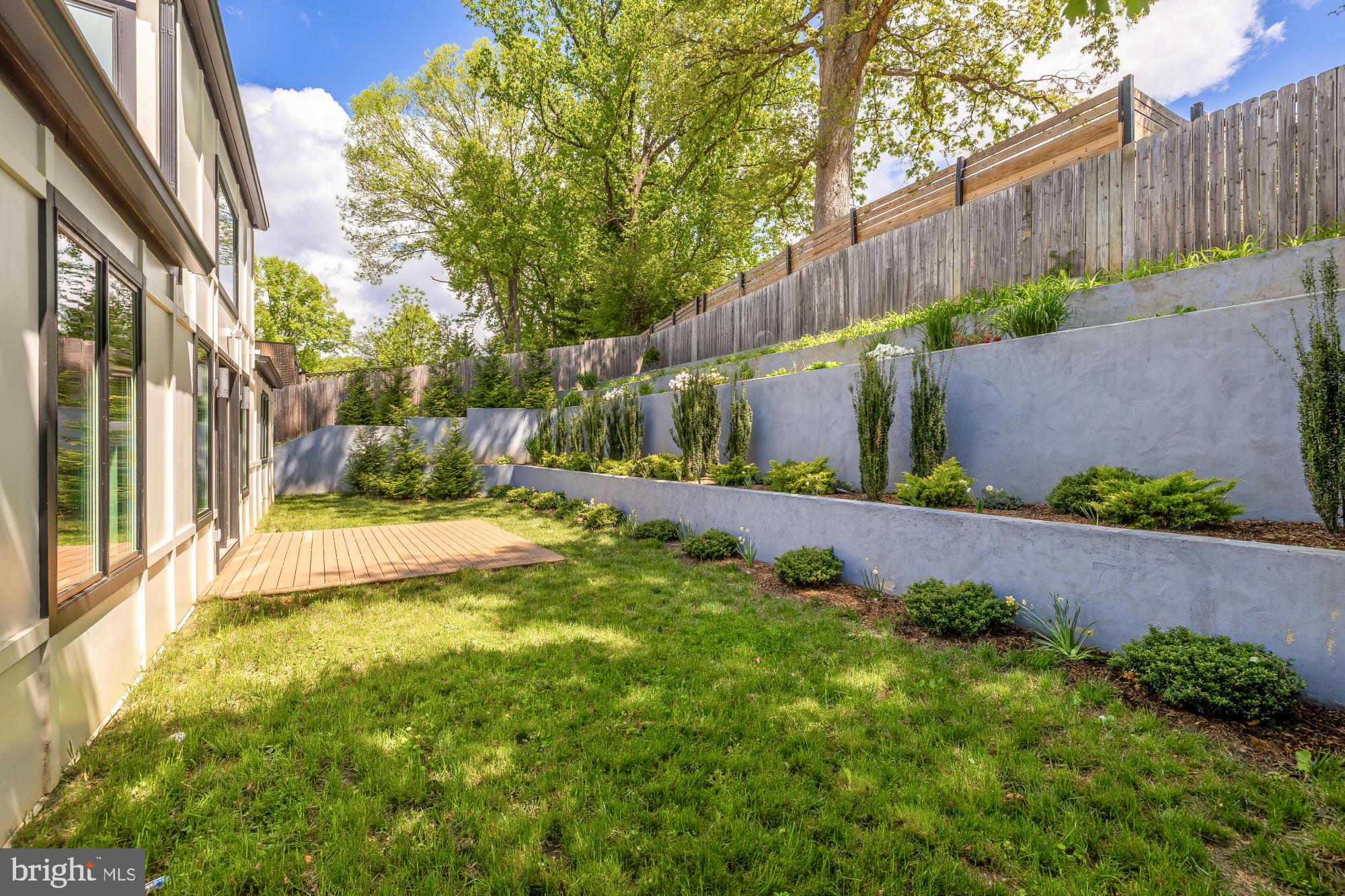 COLONIAL VILLAGE - Residential