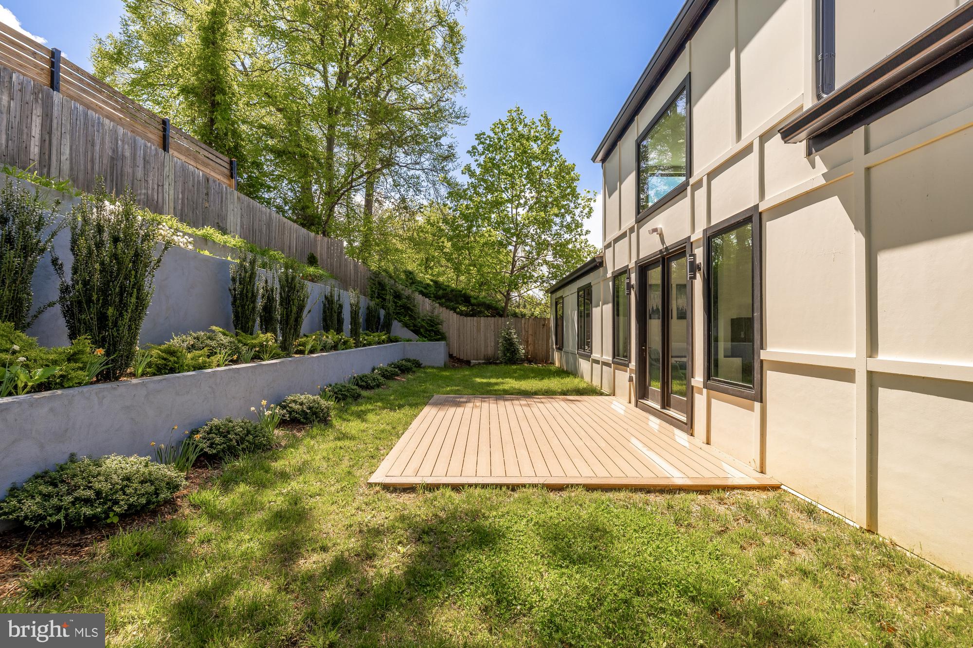 COLONIAL VILLAGE - Residential