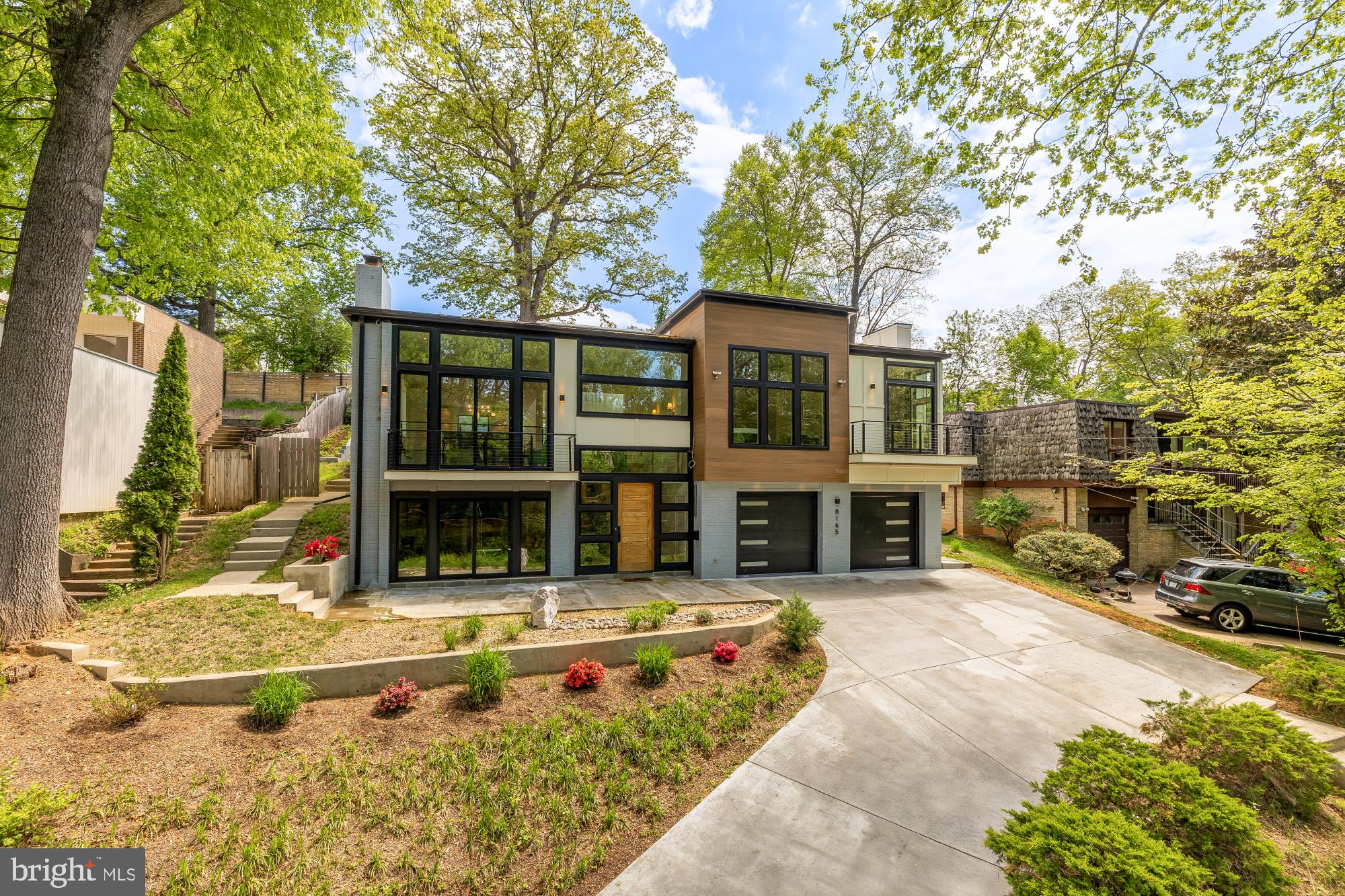 COLONIAL VILLAGE - Residential