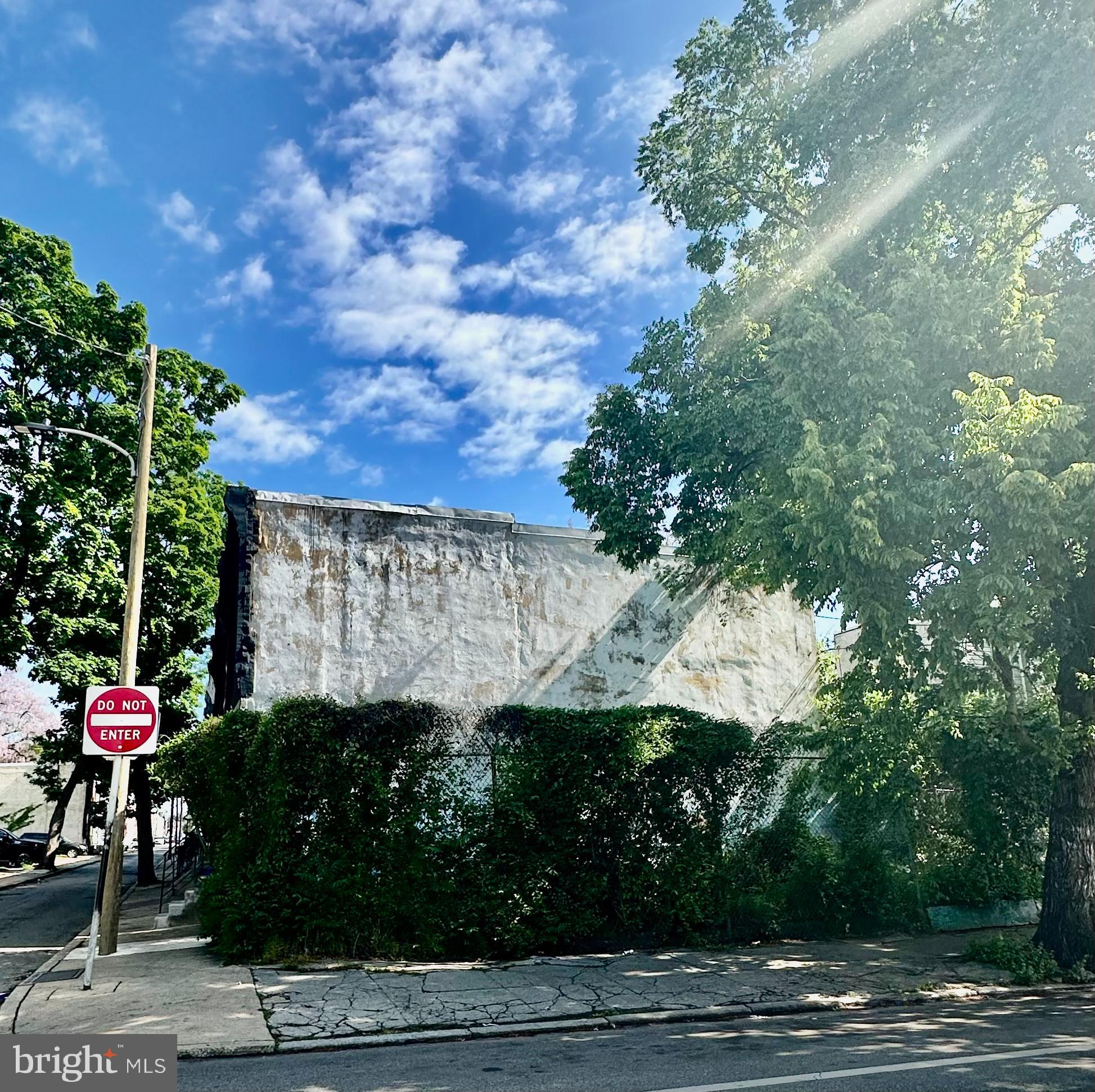 2301 N CLEVELAND STREET