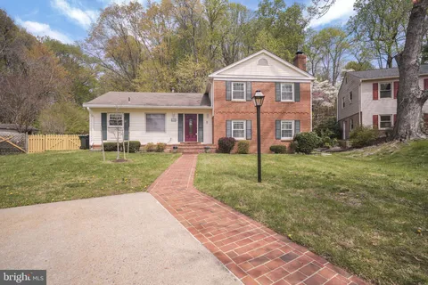 6801 Lamp Post Lane, Alexandria, VA MLS: VAFX2234576
